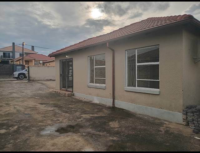 3 BEDROOM FREEHOLD TO LET IN COSMO CITY
